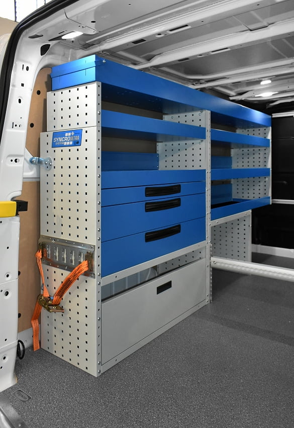 Custom con cassetti e ripiani di scaffalatura Syncro Friuli