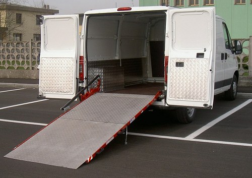Ducato allestito con pedana di carico Syncro Friuli