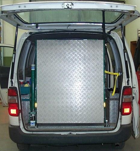 furgone piccolo con rampa di carico su misura Syncro Friuli