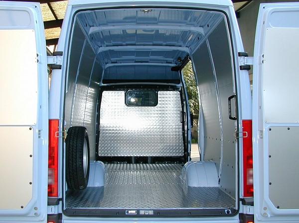 pianale e rivestimenti applicati su Daily Iveco Syncro Friuli